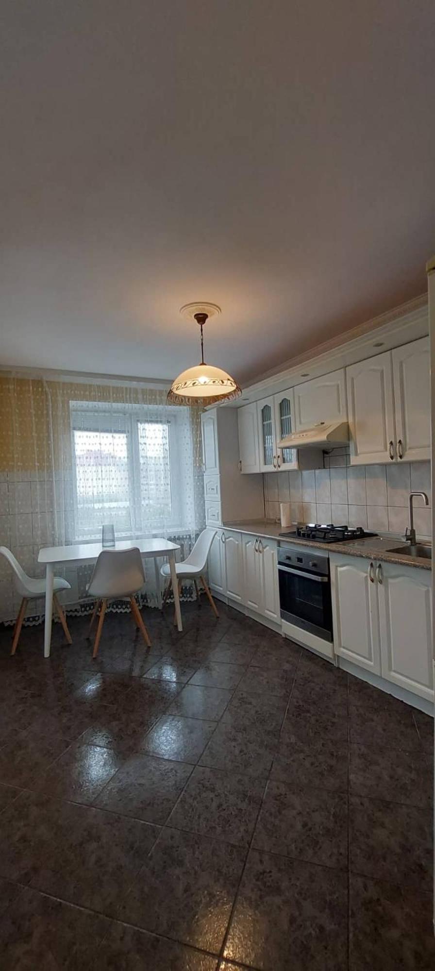 трикімнатна карпенка біля порт-сіті Apartment